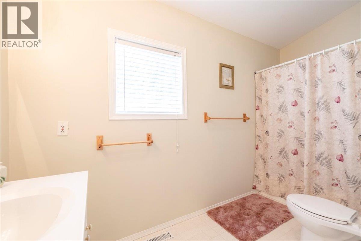 6660 Mclean Road, Jaffray, BC - Indoor Photo Showing Bathroom