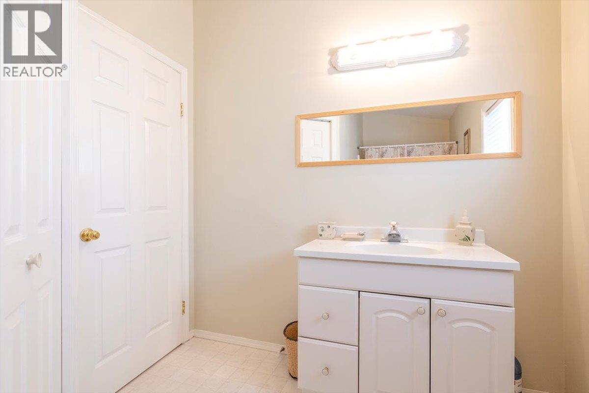 6660 Mclean Road, Jaffray, BC - Indoor Photo Showing Bathroom