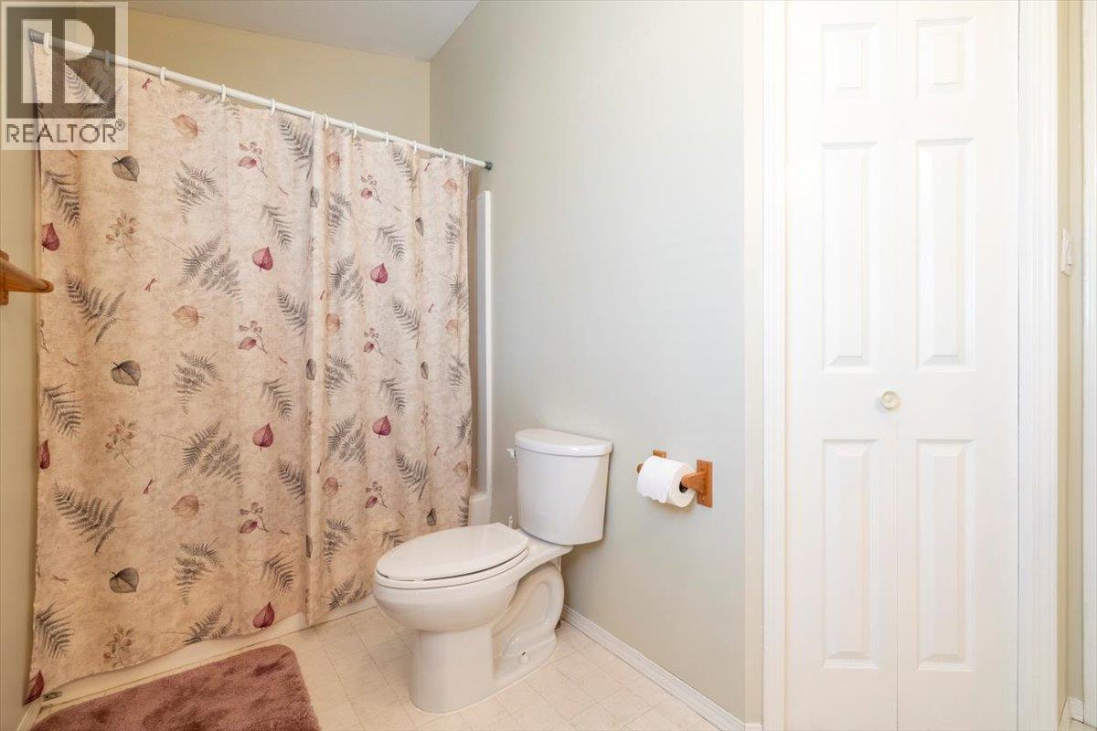 6660 Mclean Road, Jaffray, BC - Indoor Photo Showing Bathroom