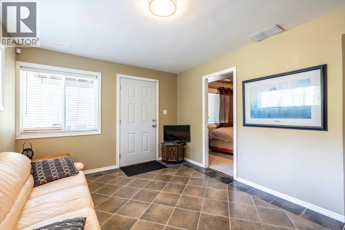 6660 Mclean Road, Jaffray, BC - Indoor