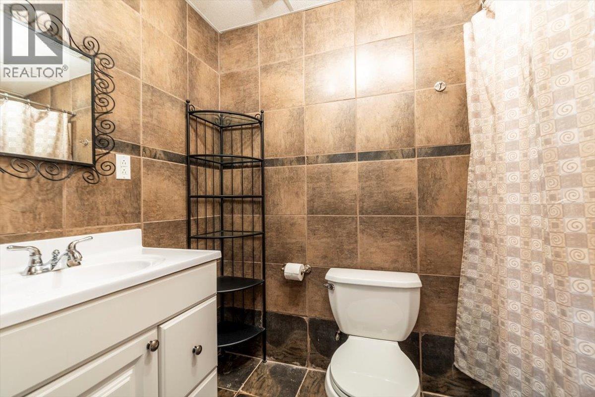 6660 Mclean Road, Jaffray, BC - Indoor Photo Showing Bathroom