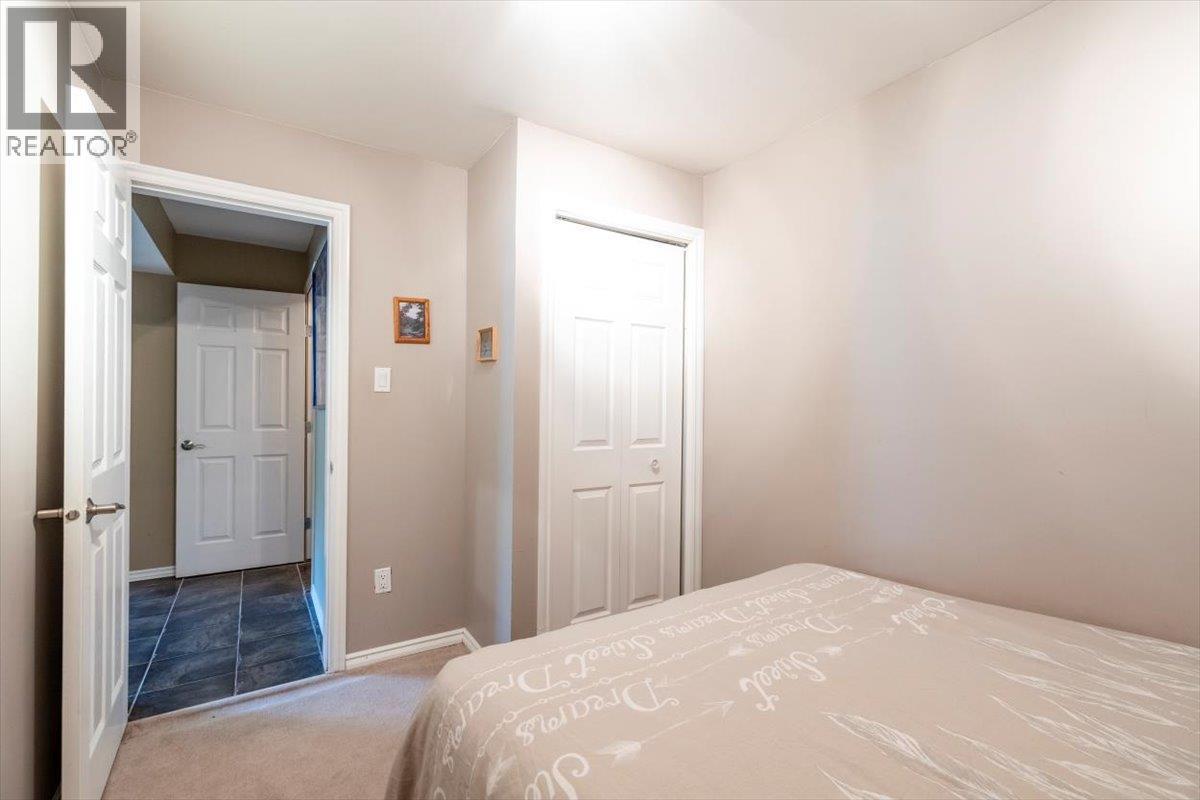 6660 Mclean Road, Jaffray, BC - Indoor Photo Showing Bedroom
