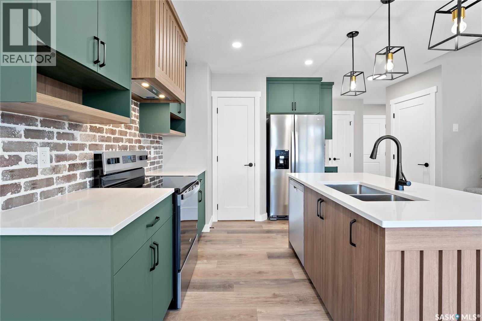 3080 Dumont Way, Regina, SK - Indoor Photo Showing Kitchen With Double Sink With Upgraded Kitchen