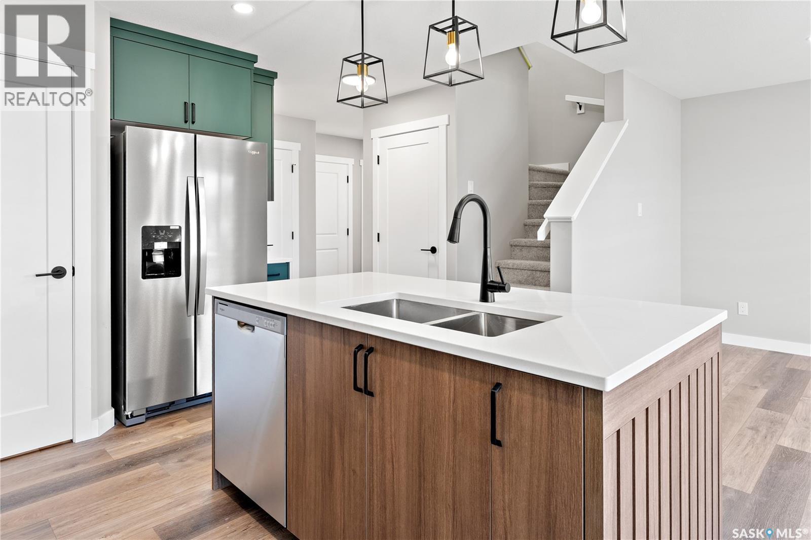 3080 Dumont Way, Regina, SK - Indoor Photo Showing Kitchen With Stainless Steel Kitchen With Double Sink With Upgraded Kitchen