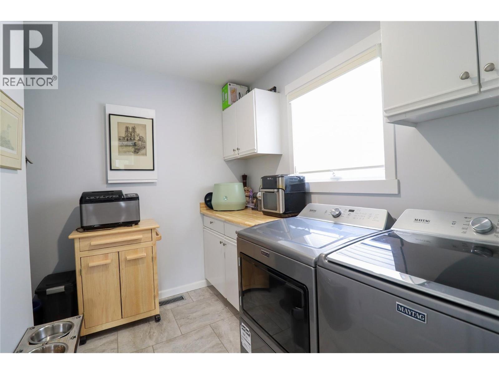 103 Eagle Drive, Kaleden, BC - Indoor Photo Showing Laundry Room