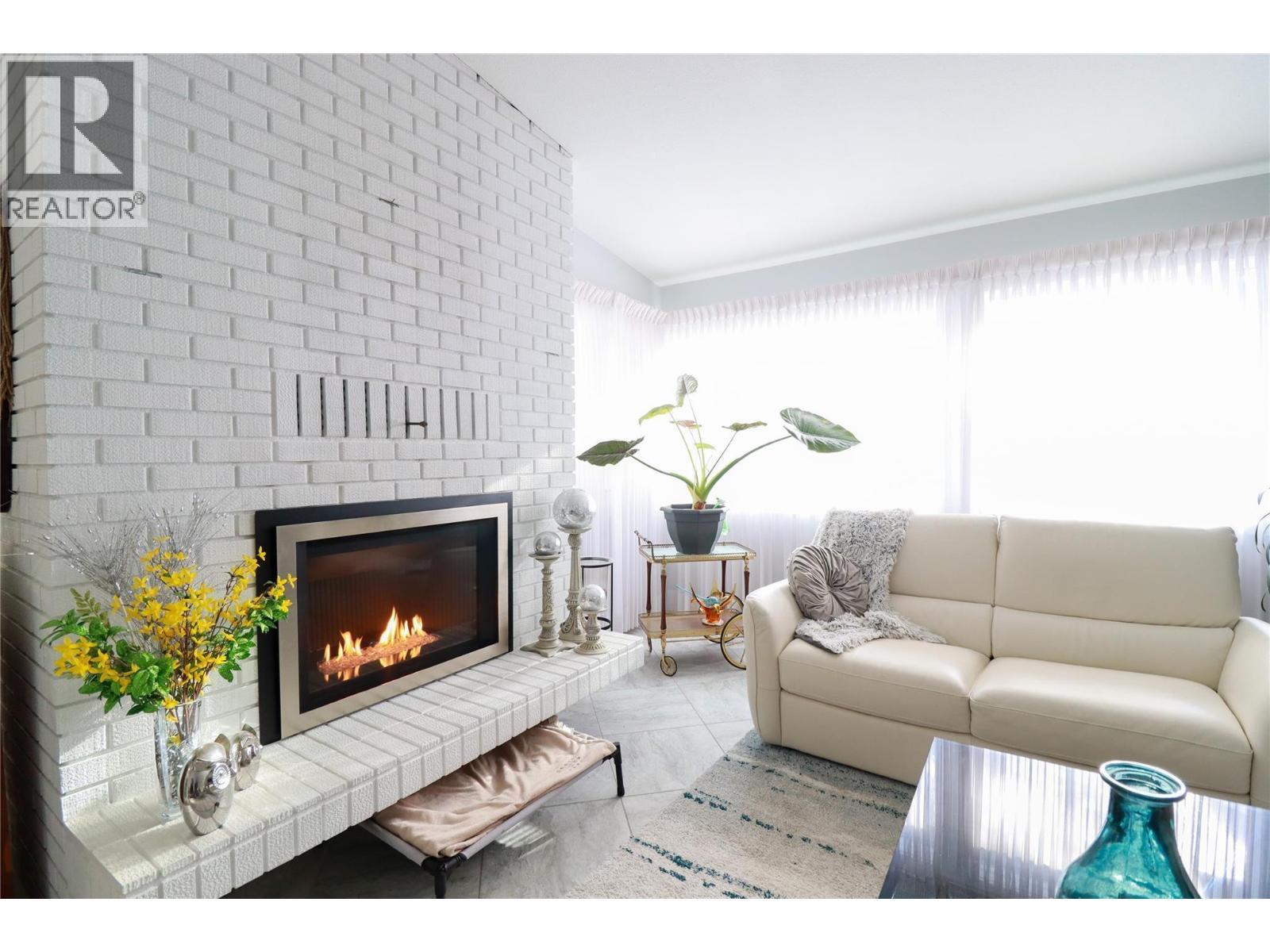 103 Eagle Drive, Kaleden, BC - Indoor Photo Showing Living Room With Fireplace