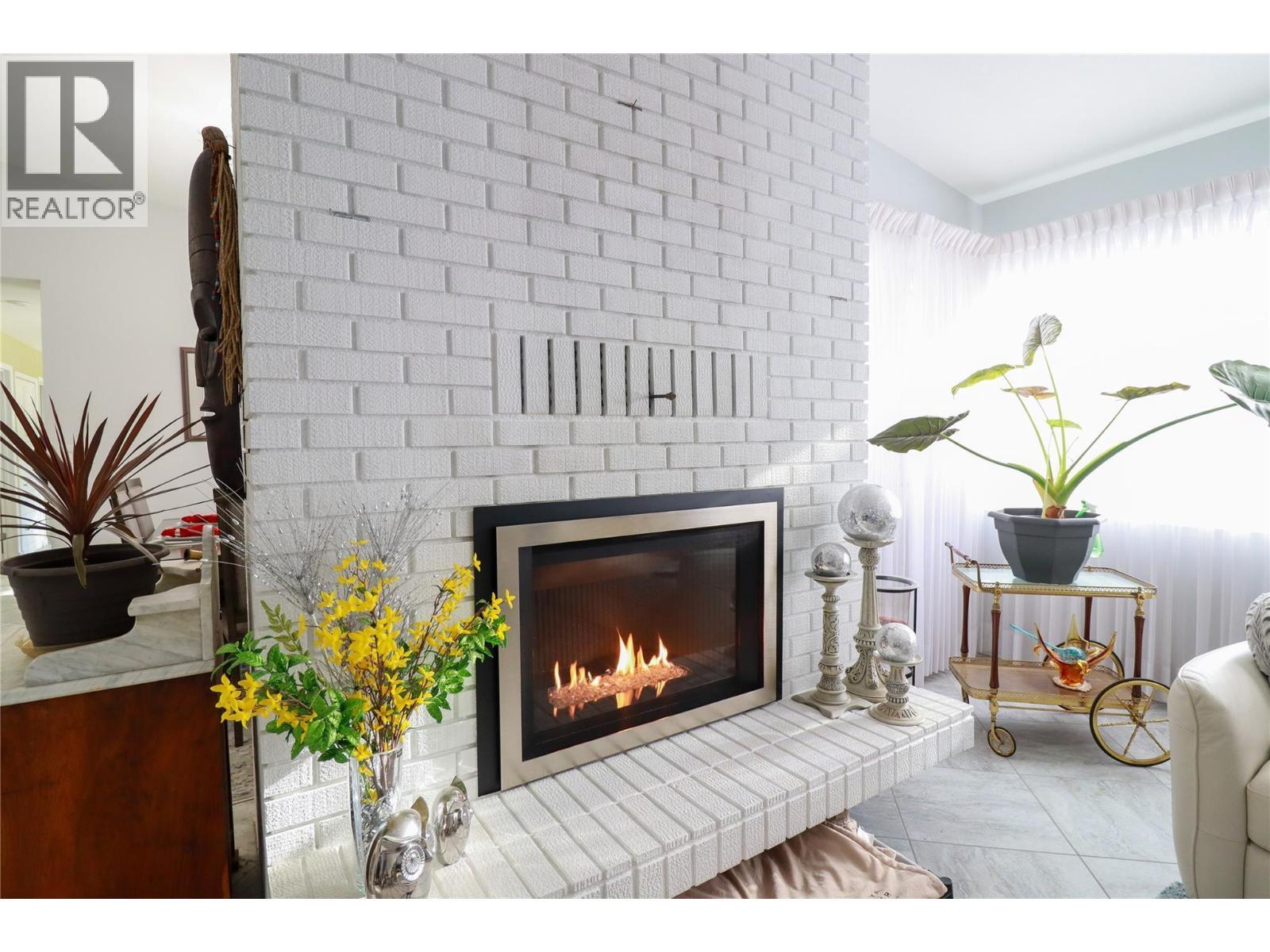 103 Eagle Drive, Kaleden, BC - Indoor Photo Showing Living Room With Fireplace