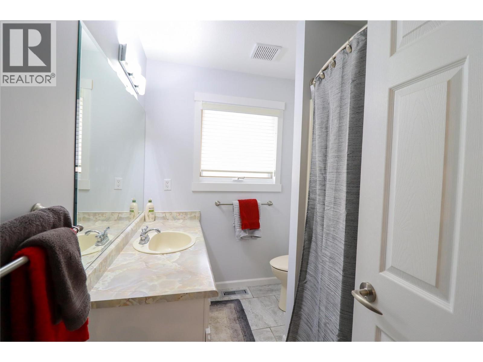 103 Eagle Drive, Kaleden, BC - Indoor Photo Showing Bathroom