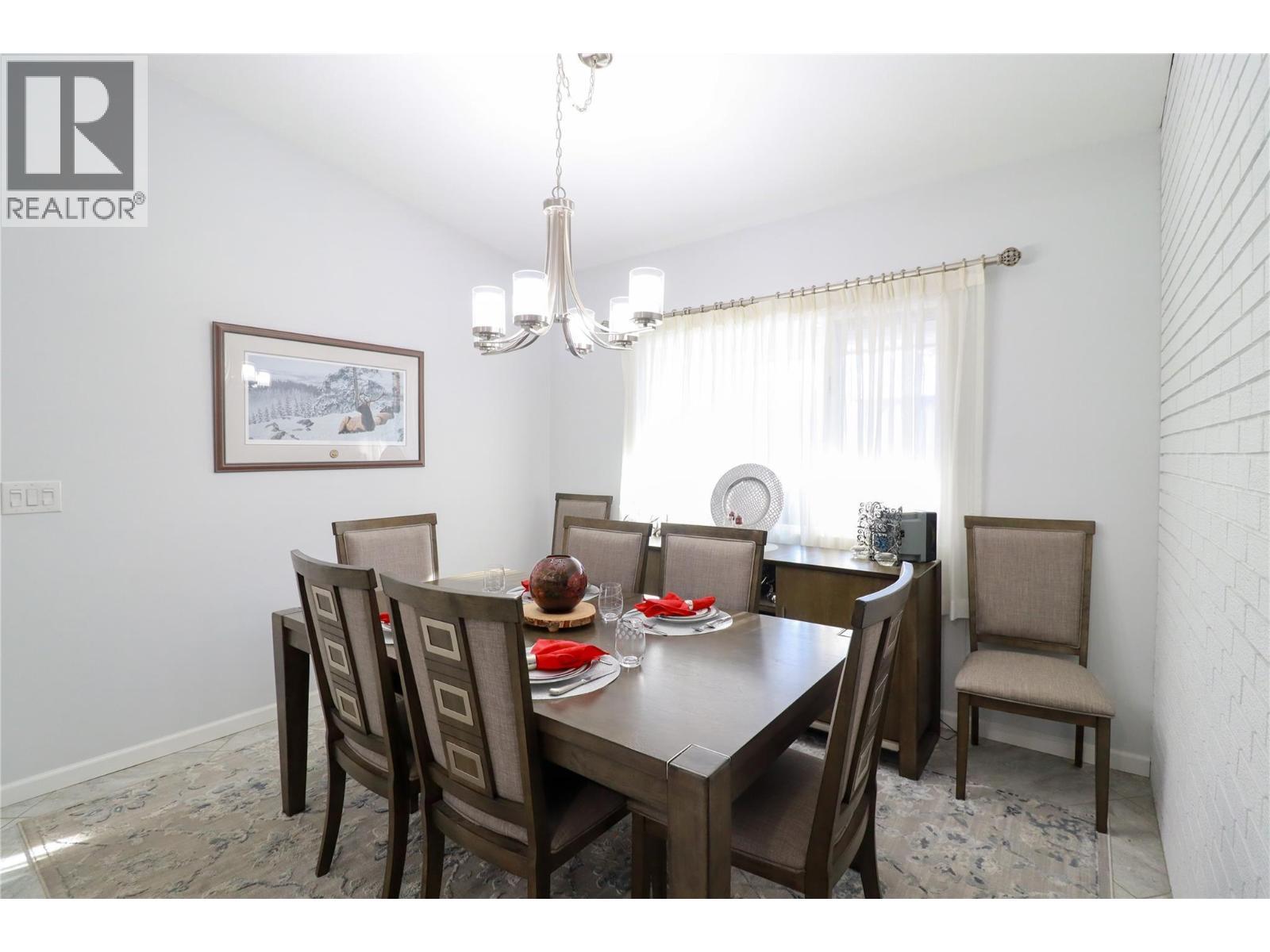 103 Eagle Drive, Kaleden, BC - Indoor Photo Showing Dining Room