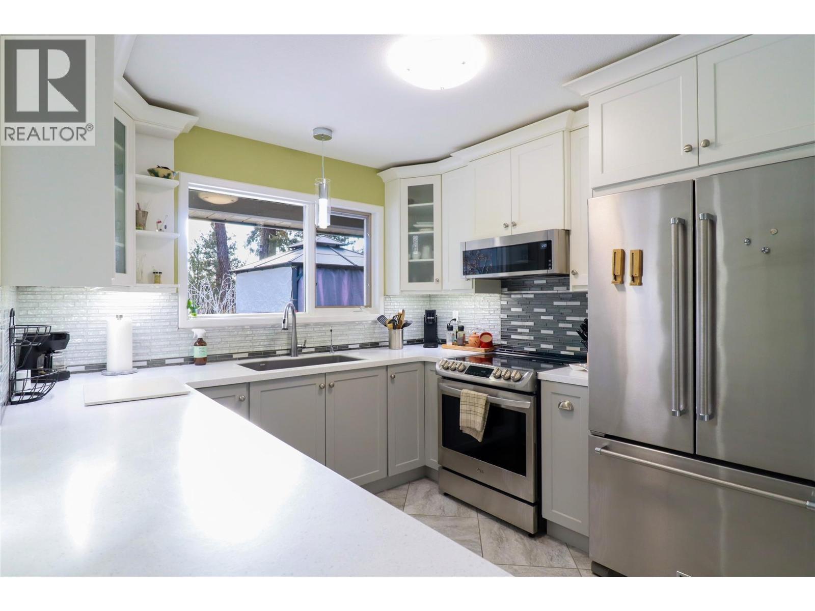 103 Eagle Drive, Kaleden, BC - Indoor Photo Showing Kitchen