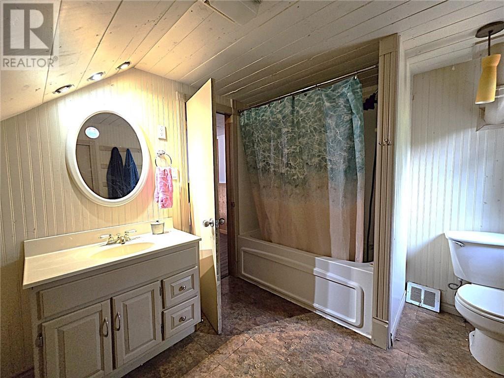 7 King Street, St. Charles, ON - Indoor Photo Showing Bathroom