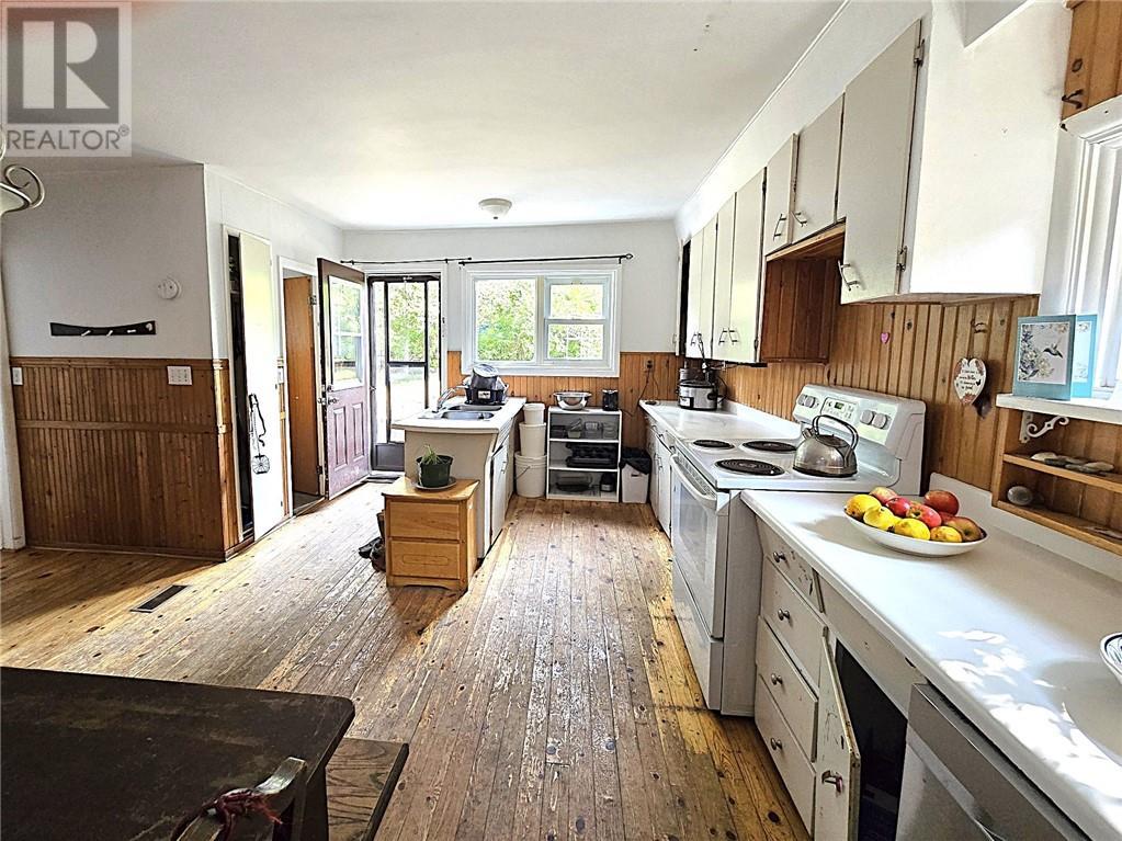 7 King Street, St. Charles, ON - Indoor Photo Showing Kitchen