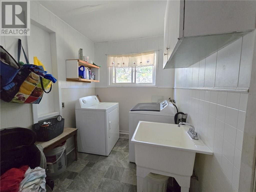 7 King Street, St. Charles, ON - Indoor Photo Showing Laundry Room