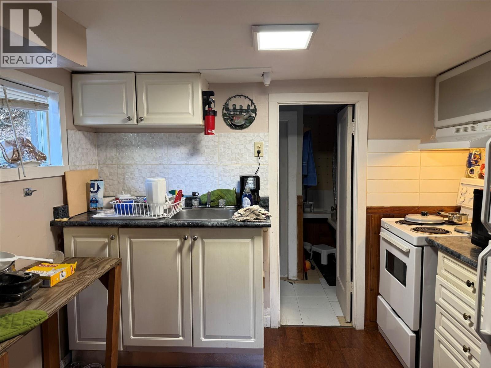 2126 Topping Street, Trail, BC - Indoor Photo Showing Kitchen