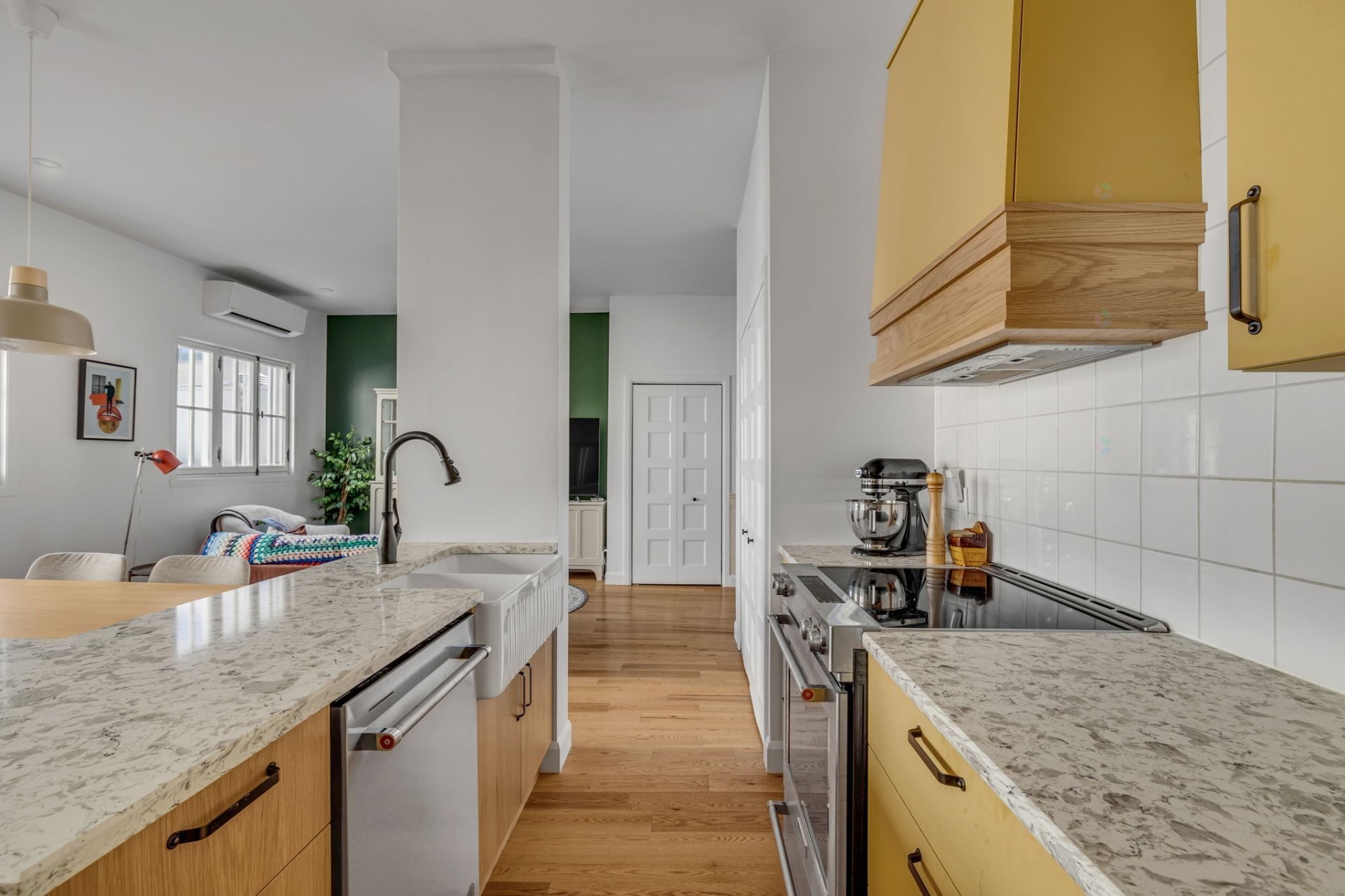 Cuisine - 303-43 Rue D'Auteuil, Québec (La Cité-Limoilou), QC - Indoor Photo Showing Kitchen With Upgraded Kitchen