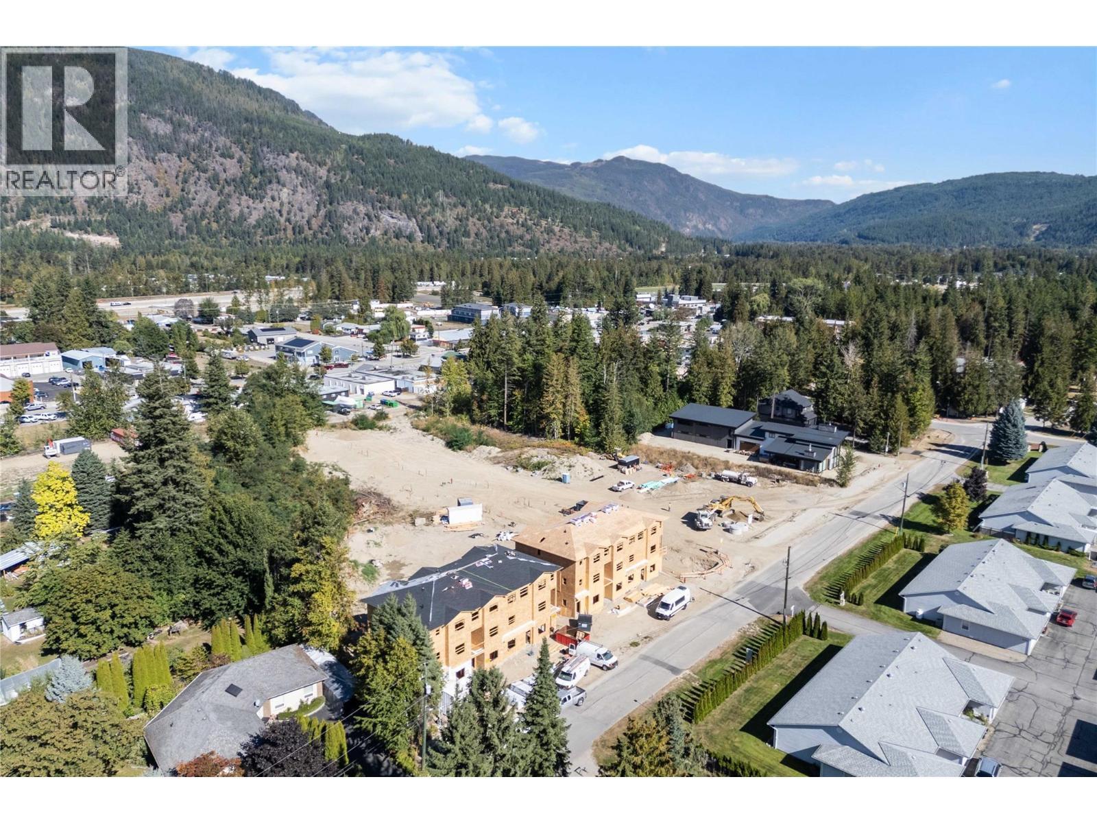 OCT 1 2025 UPDATE - 222 Temple Street Unit# 3, Sicamous, BC - Outdoor With View