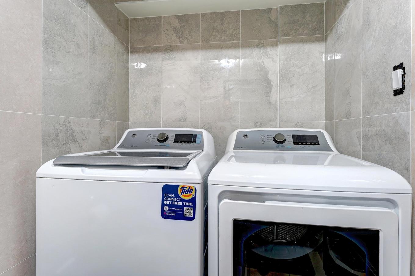 Salle d'eau - 6002 Rue Portelance, Laval (Auteuil), QC - Indoor Photo Showing Laundry Room