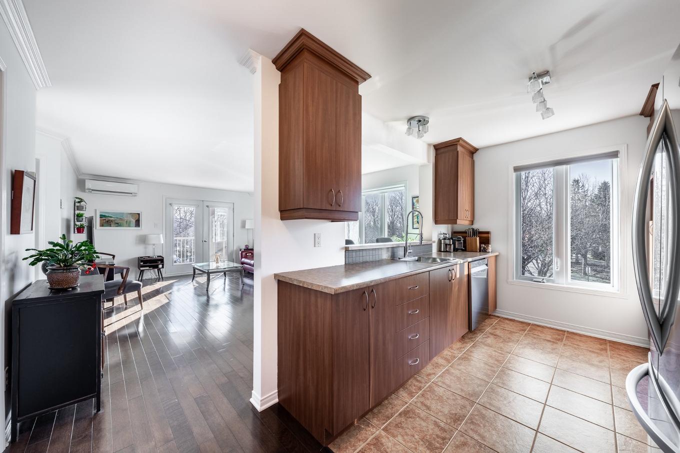 Cuisine - 9-501 Rue Des Tilleuls, Saint-Bruno-De-Montarville, QC - Indoor Photo Showing Kitchen
