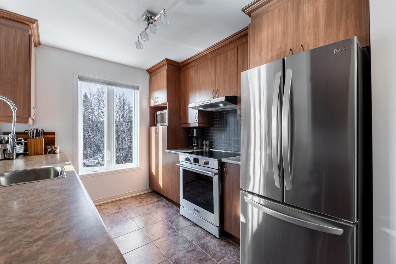 Cuisine - 9-501 Rue Des Tilleuls, Saint-Bruno-De-Montarville, QC - Indoor Photo Showing Kitchen