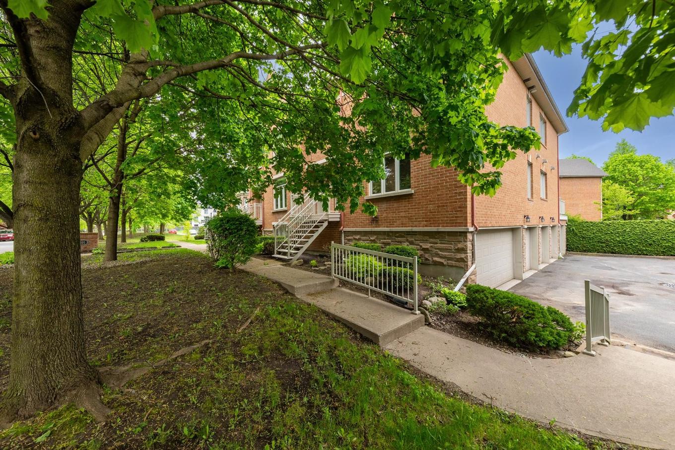 Façade - 9-501 Rue Des Tilleuls, Saint-Bruno-De-Montarville, QC - Outdoor