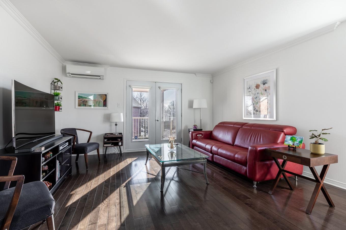 Salon - 9-501 Rue Des Tilleuls, Saint-Bruno-De-Montarville, QC - Indoor Photo Showing Living Room