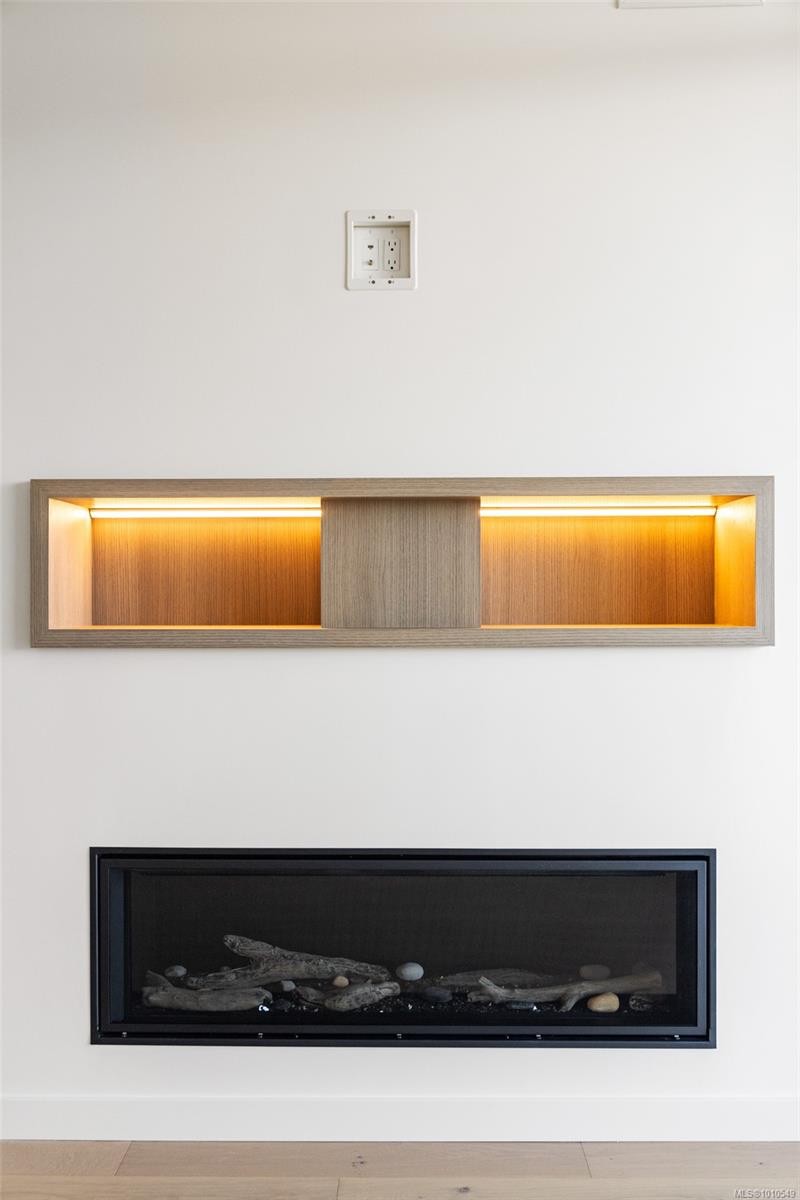 1012-2000 Hannington Rd, Langford, BC - Indoor With Fireplace