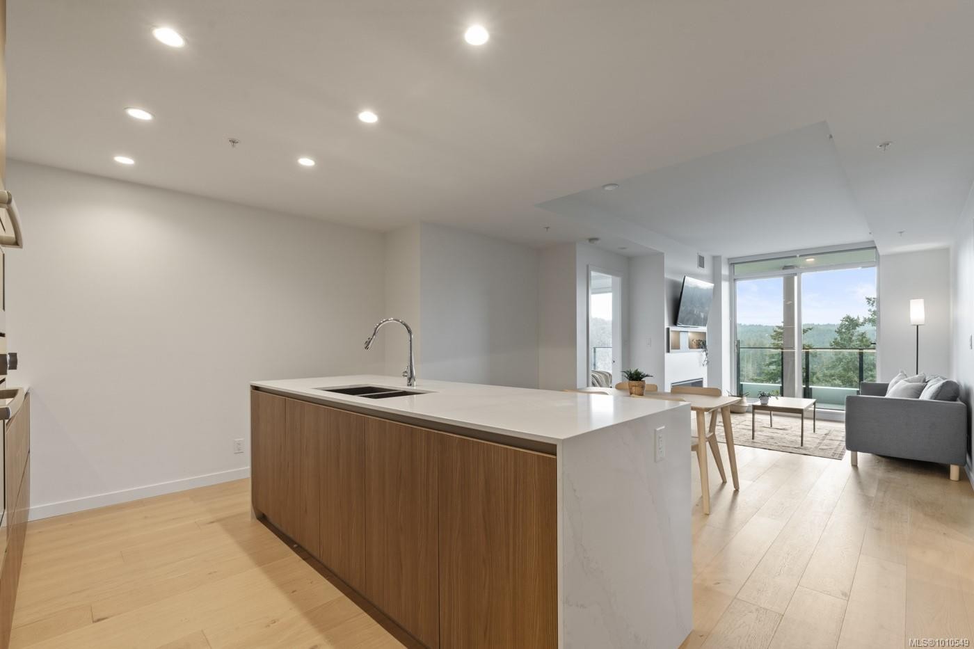 1012-2000 Hannington Rd, Langford, BC - Indoor