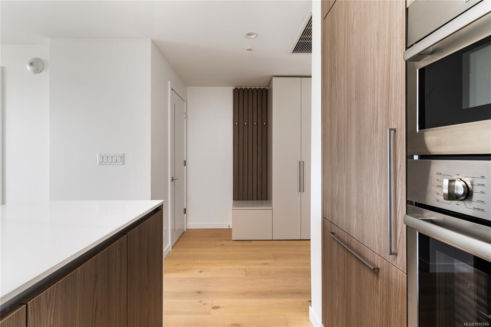 1012-2000 Hannington Rd, Langford, BC - Indoor