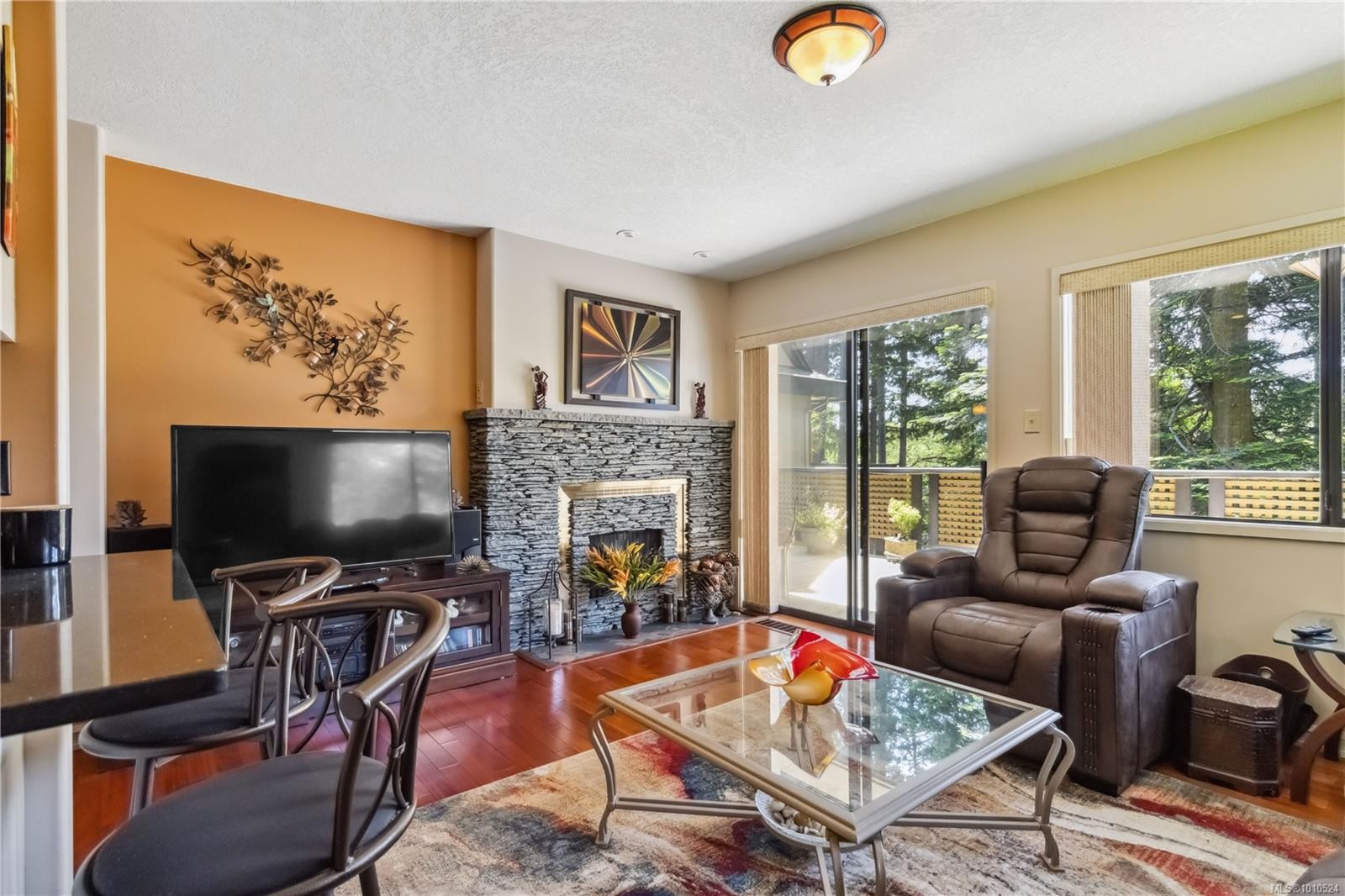 1-981 Fir Tree Glen, Saanich, BC