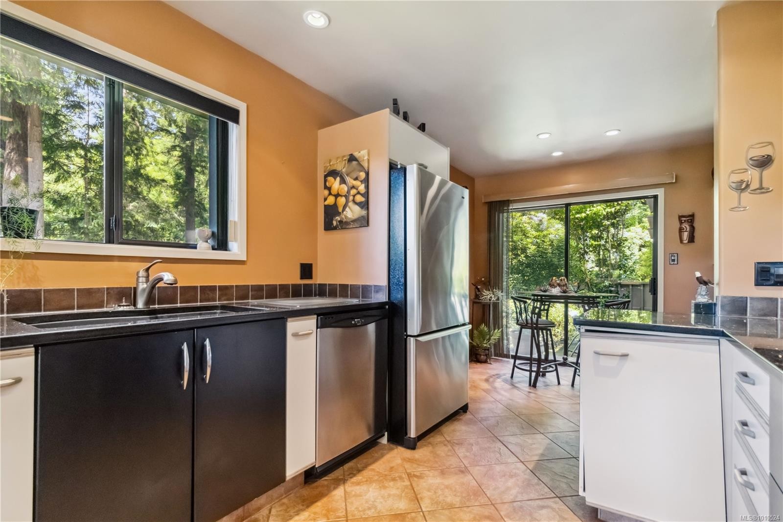 1-981 Fir Tree Glen, Saanich, BC