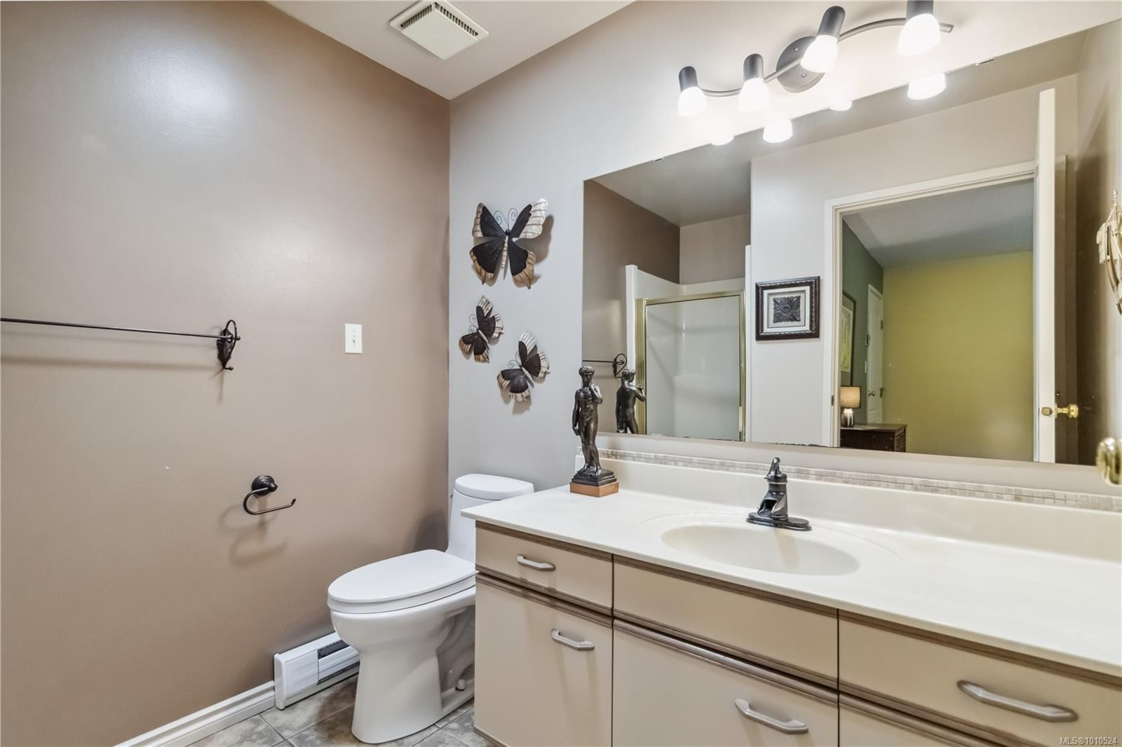 1-981 Fir Tree Glen, Saanich, BC