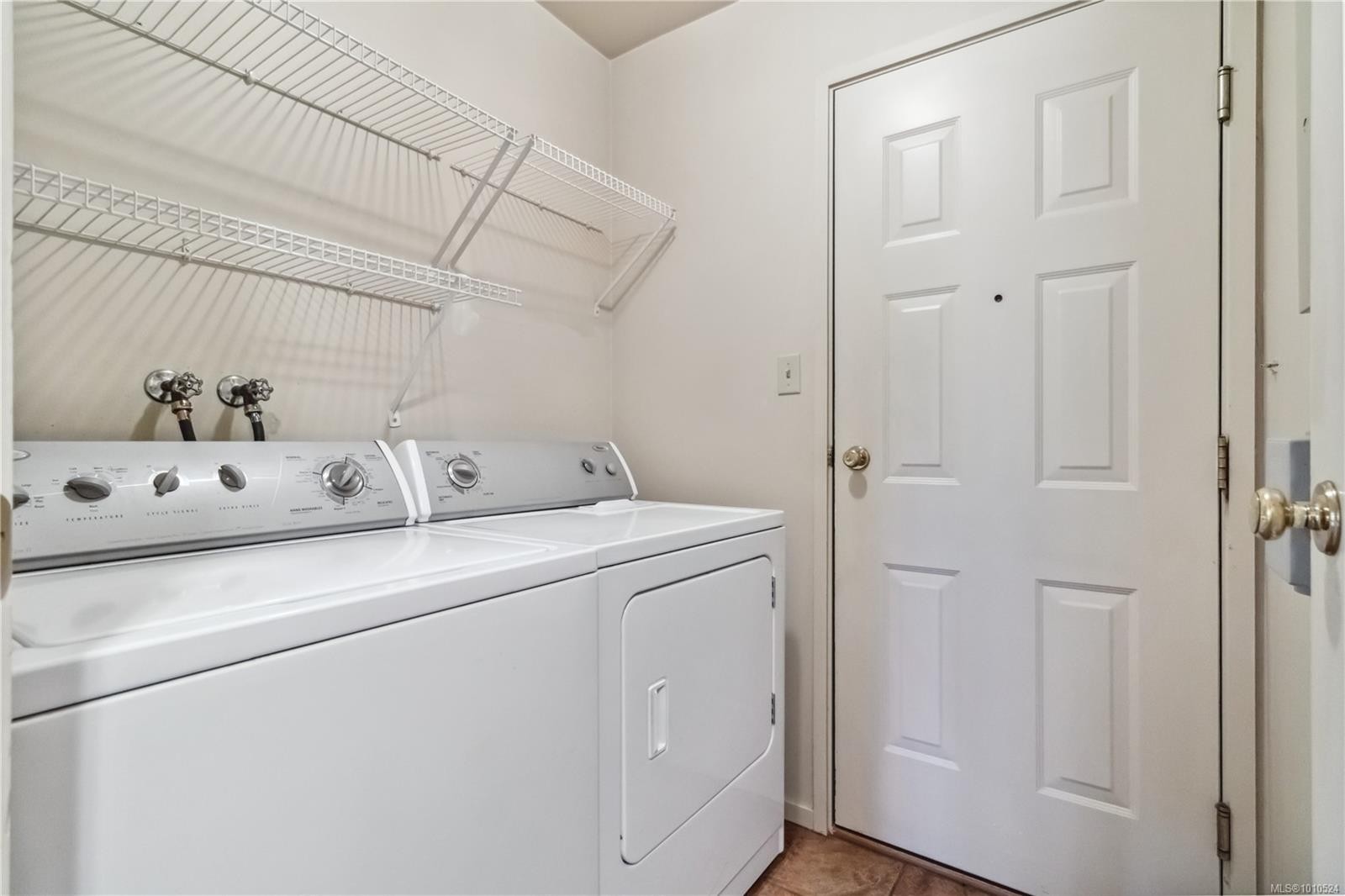 1-981 Fir Tree Glen, Saanich, BC