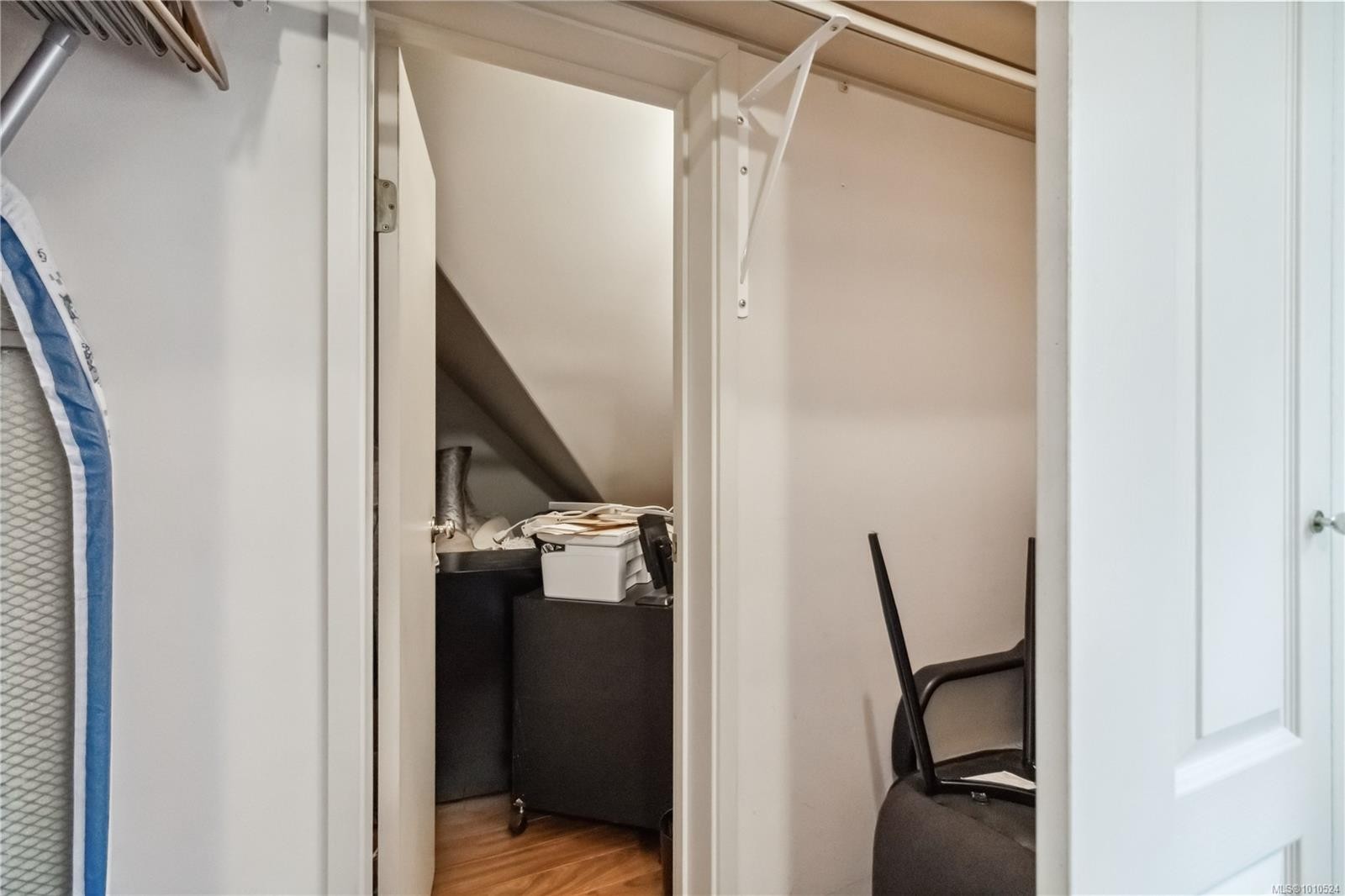 1-981 Fir Tree Glen, Saanich, BC