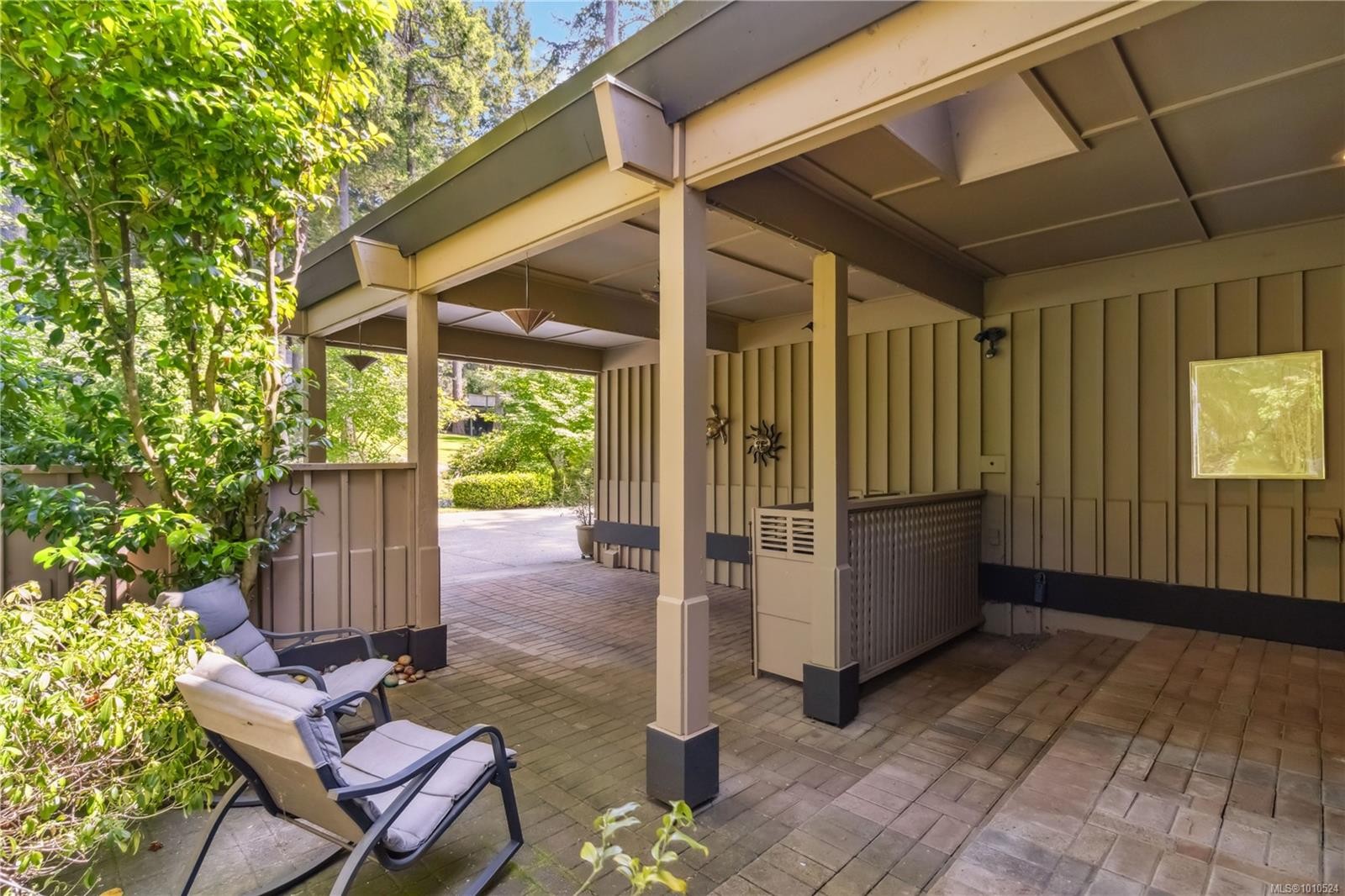 1-981 Fir Tree Glen, Saanich, BC