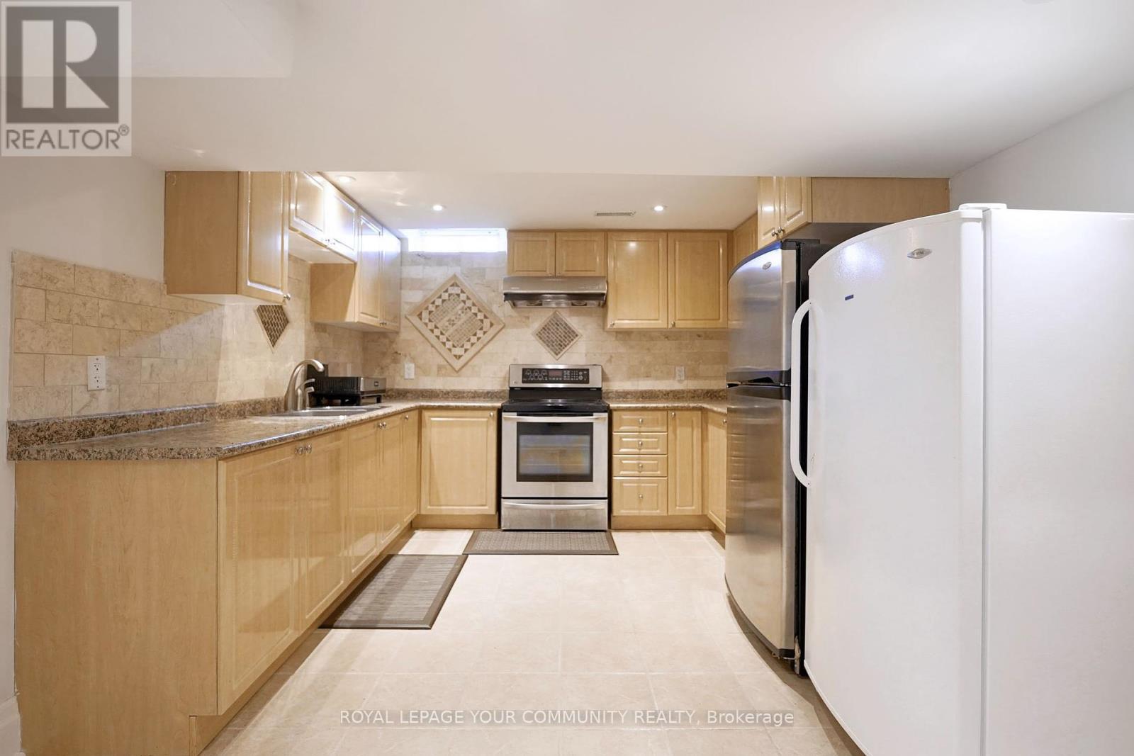 128 Selwyn Road, Richmond Hill, ON - Indoor Photo Showing Kitchen