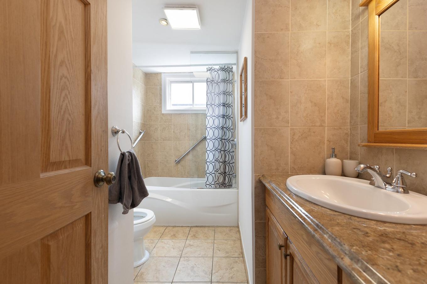 Bathroom - 920 56E Avenue, Montréal (Lachine), QC - Indoor Photo Showing Bathroom