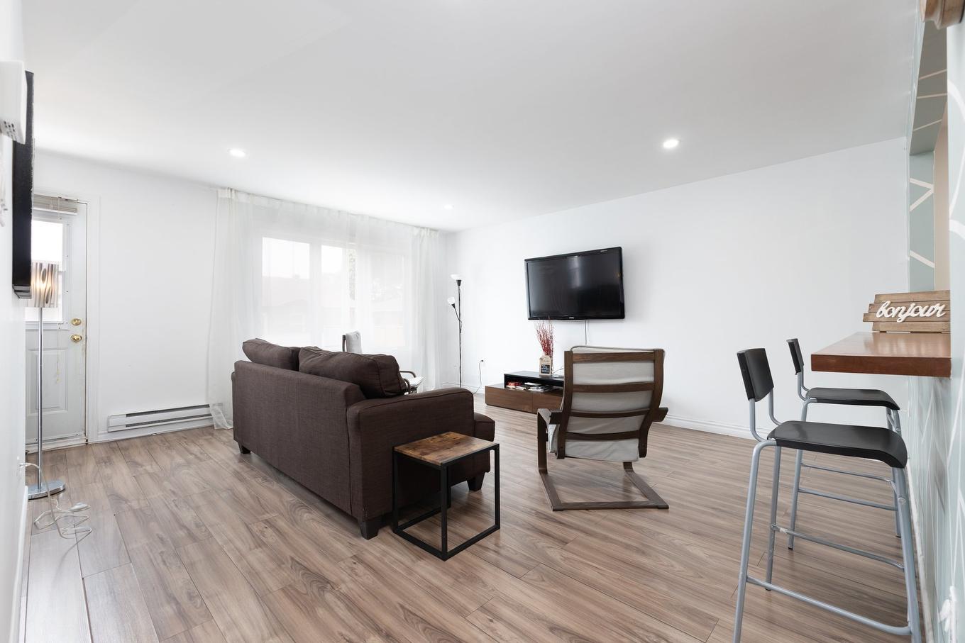Living room - 920 56E Avenue, Montréal (Lachine), QC - Indoor Photo Showing Living Room