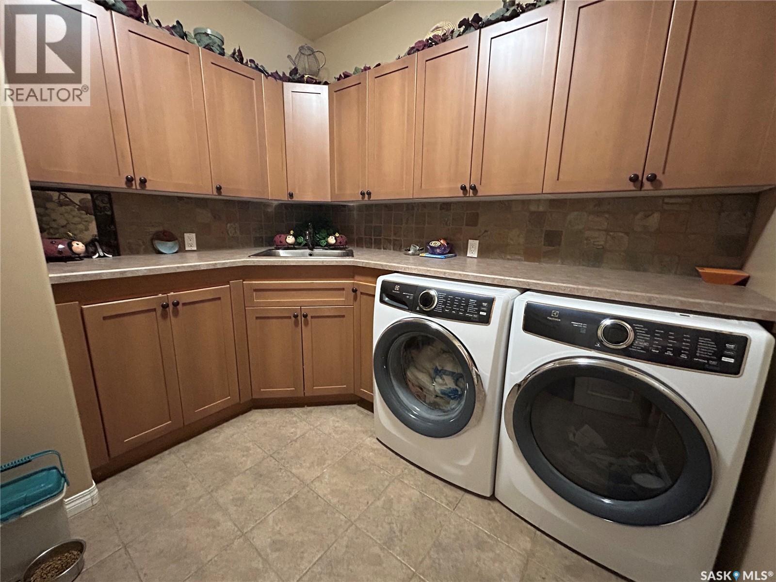Seeman Acreage, Estevan Rm No. 5, SK - Indoor Photo Showing Laundry Room
