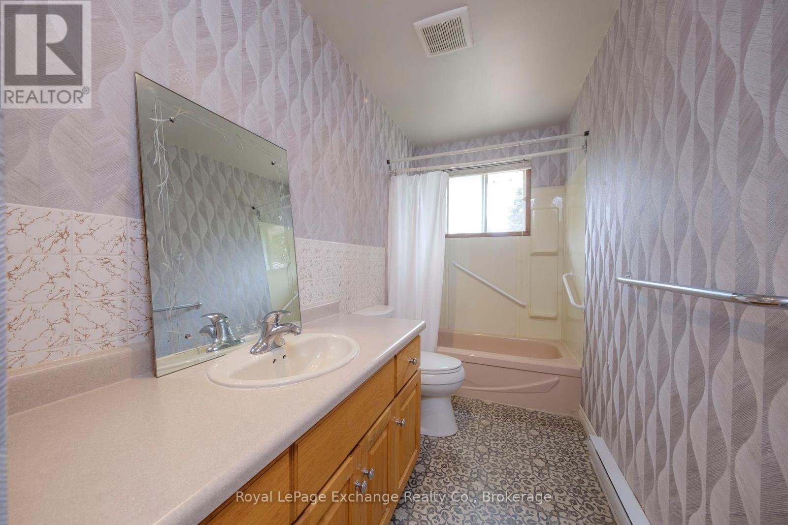 426 Elgin Street, Huron-Kinloss (Lucknow), ON - Indoor Photo Showing Bathroom