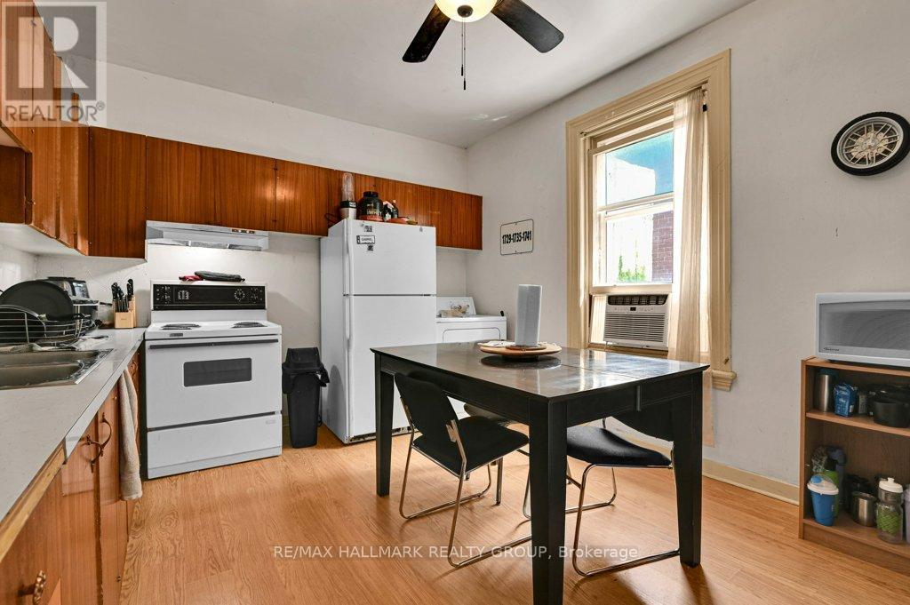 255 Fifth Avenue, Ottawa, ON - Indoor Photo Showing Kitchen