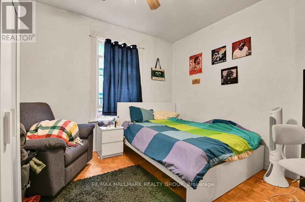 255 Fifth Avenue, Ottawa, ON - Indoor Photo Showing Bedroom