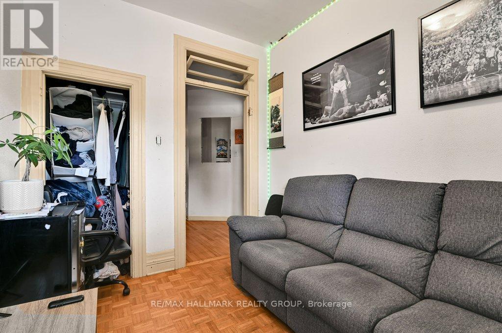 255 Fifth Avenue, Ottawa, ON - Indoor Photo Showing Living Room