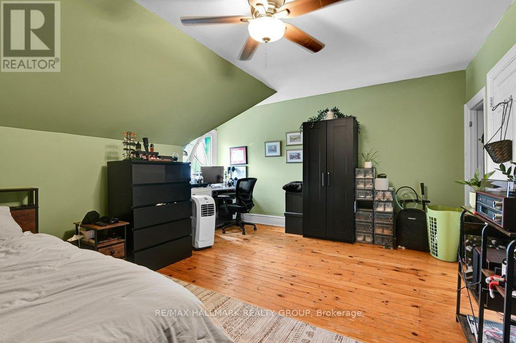 255 Fifth Avenue, Ottawa, ON - Indoor Photo Showing Bedroom