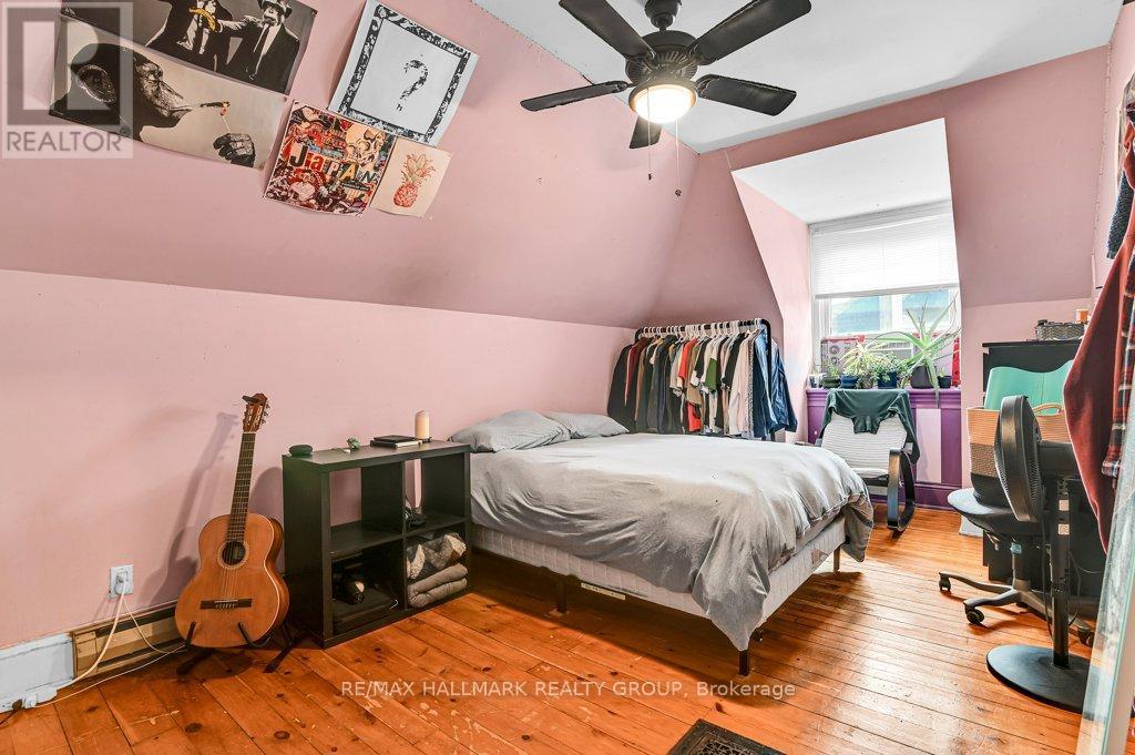 255 Fifth Avenue, Ottawa, ON - Indoor Photo Showing Bedroom
