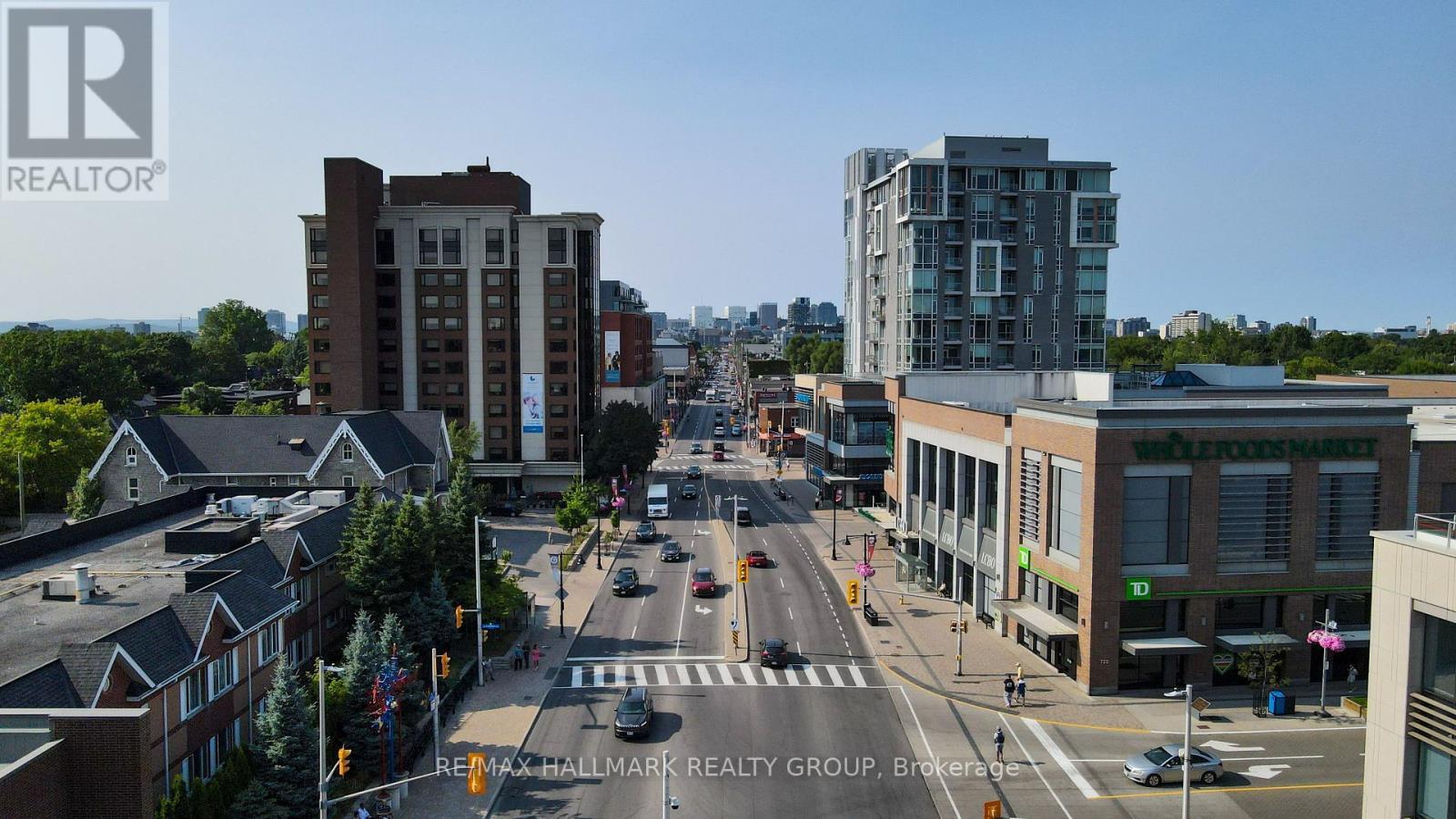 Steps to Bank Street with shops and restaurants. - 255 Fifth Avenue, Ottawa, ON - Outdoor With Facade