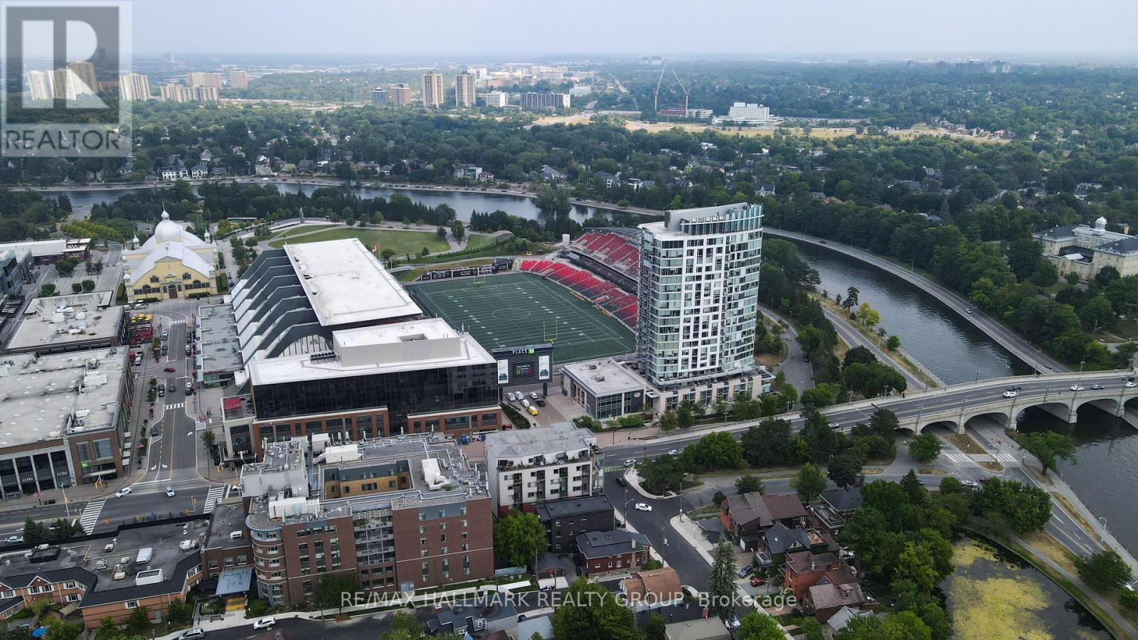 Just minutes to Lansdowne Park. - 255 Fifth Avenue, Ottawa, ON - Outdoor With View