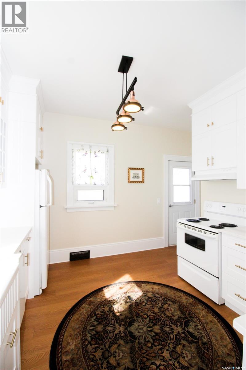 671 2Nd Street E, Shaunavon, SK - Indoor Photo Showing Kitchen