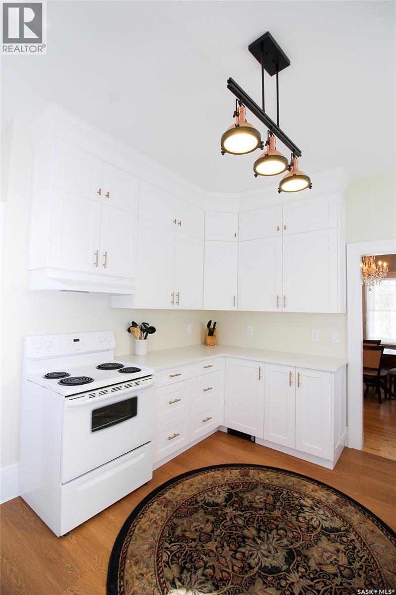 671 2Nd Street E, Shaunavon, SK - Indoor Photo Showing Kitchen