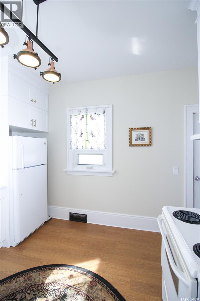 671 2Nd Street E, Shaunavon, SK - Indoor Photo Showing Kitchen