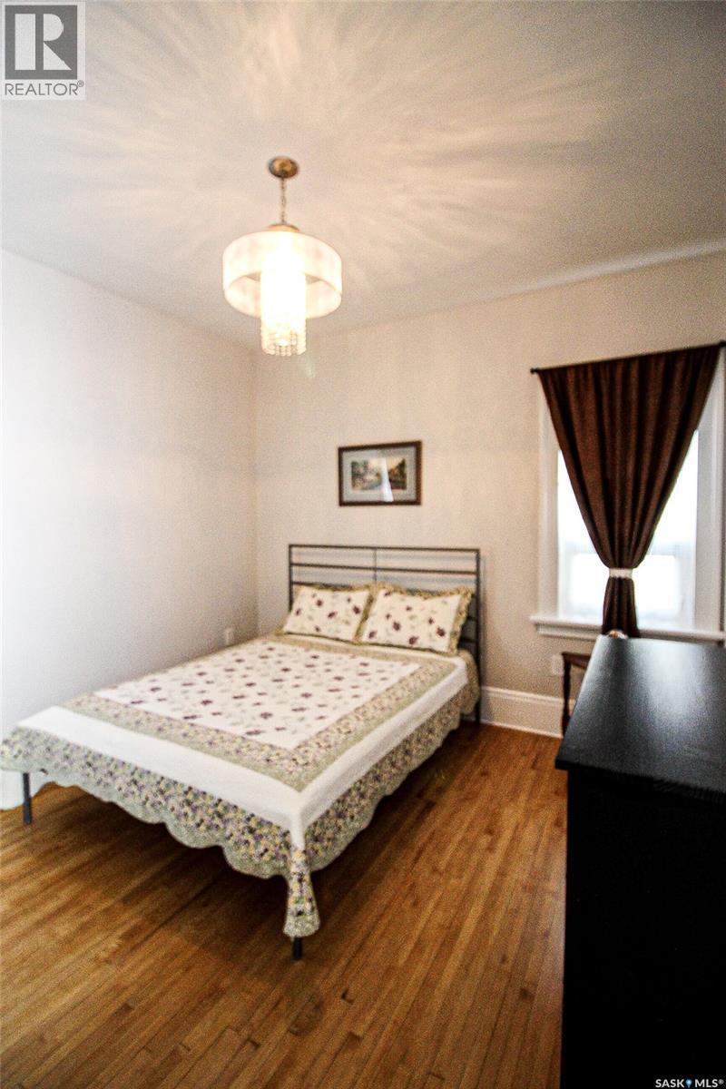 671 2Nd Street E, Shaunavon, SK - Indoor Photo Showing Bedroom